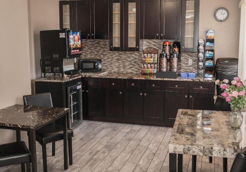 Мотель Budgetel Inn & Suites