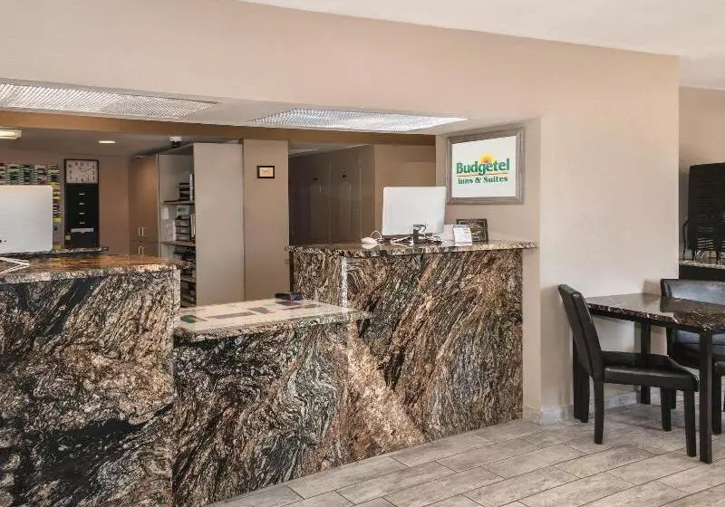 汽车旅馆  Budgetel Inn & Suites