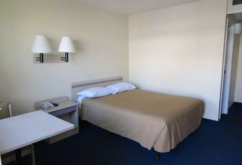 汽车旅馆  Budgetel Inn & Suites