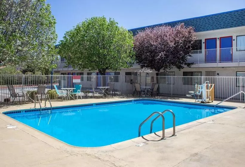 汽车旅馆  Knights Inn Sierra Vista / East Fry