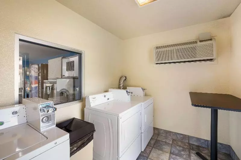 汽车旅馆  Knights Inn Sierra Vista / East Fry