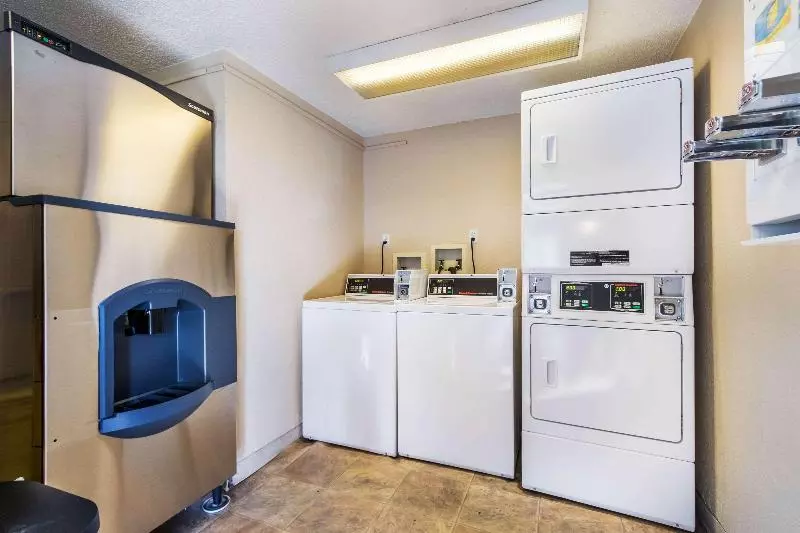 모텔 Rodeway Inn Near Hall Of Fame