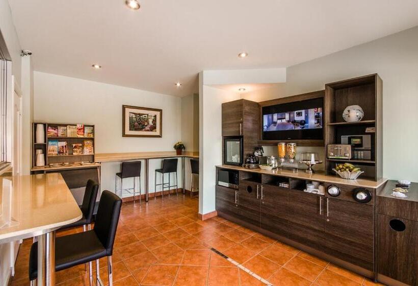 Olux Hotel Motel Suites