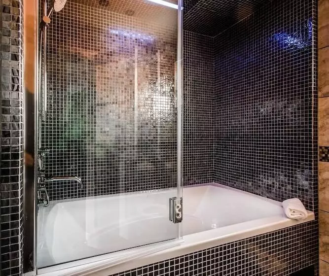 Olux Hotel Motel Suites