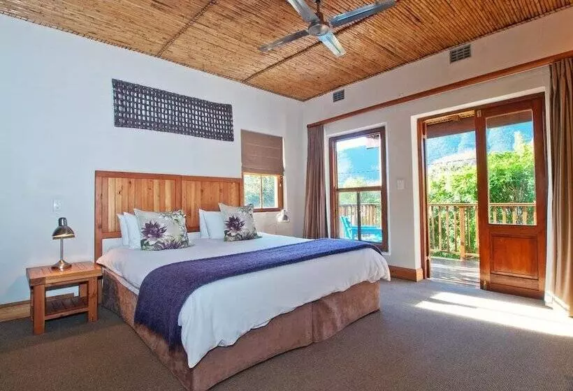 بنسيون At The Woods Guest House