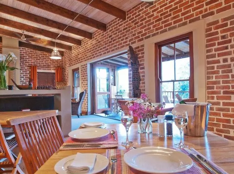 بنسيون At The Woods Guest House