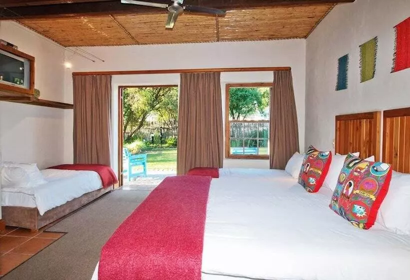 بنسيون At The Woods Guest House