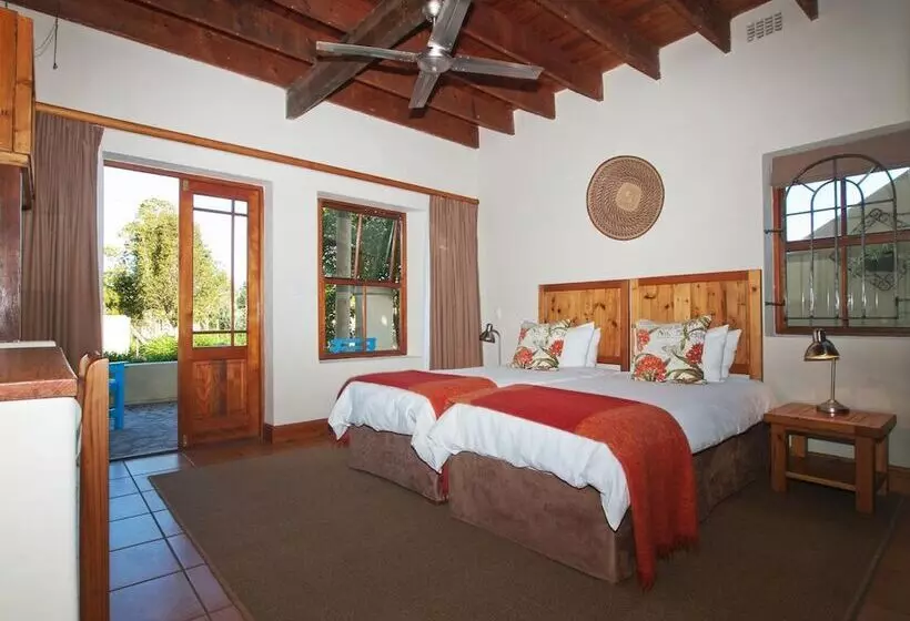 بنسيون At The Woods Guest House