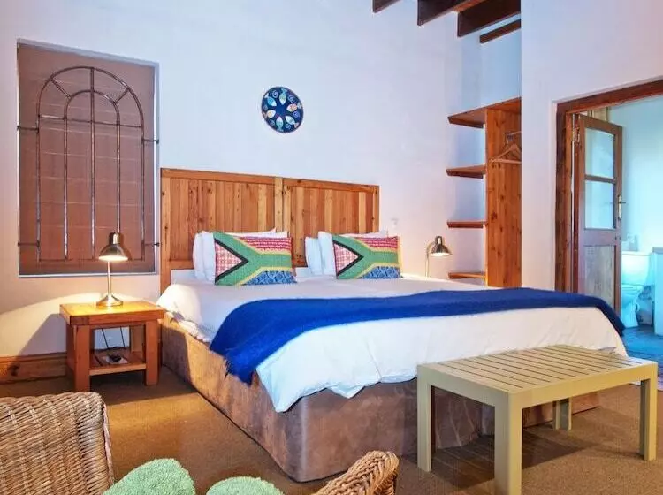 بنسيون At The Woods Guest House