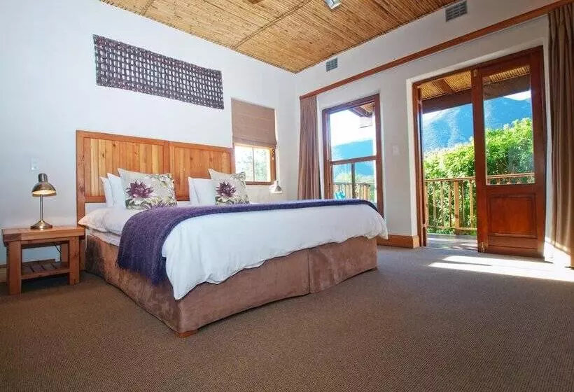 بنسيون At The Woods Guest House