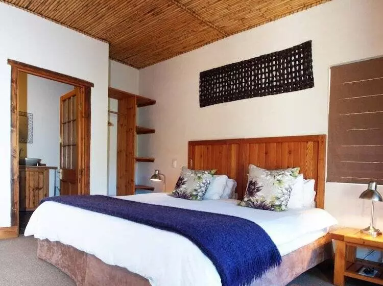 بنسيون At The Woods Guest House