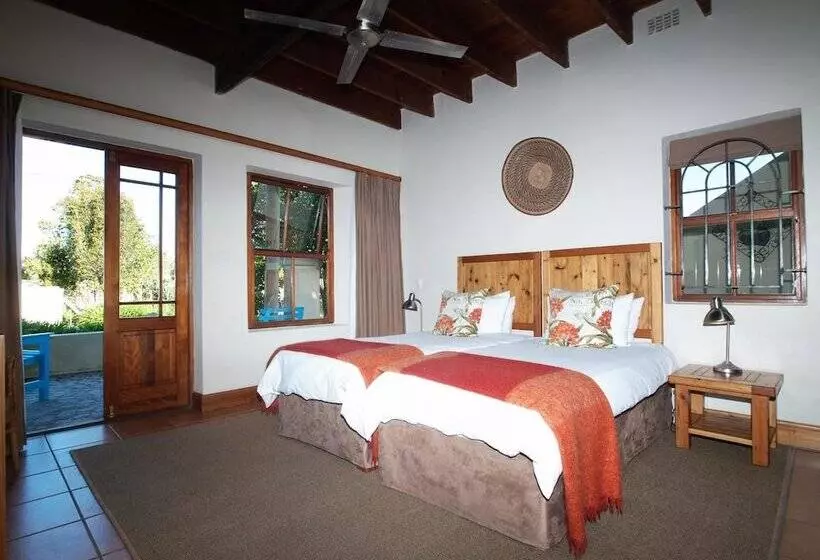 بنسيون At The Woods Guest House