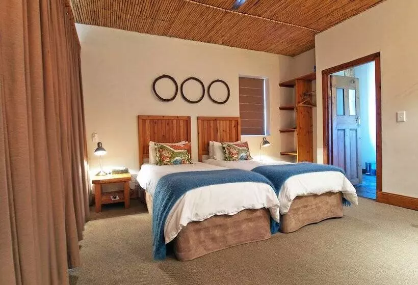 بنسيون At The Woods Guest House