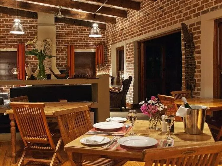 بنسيون At The Woods Guest House