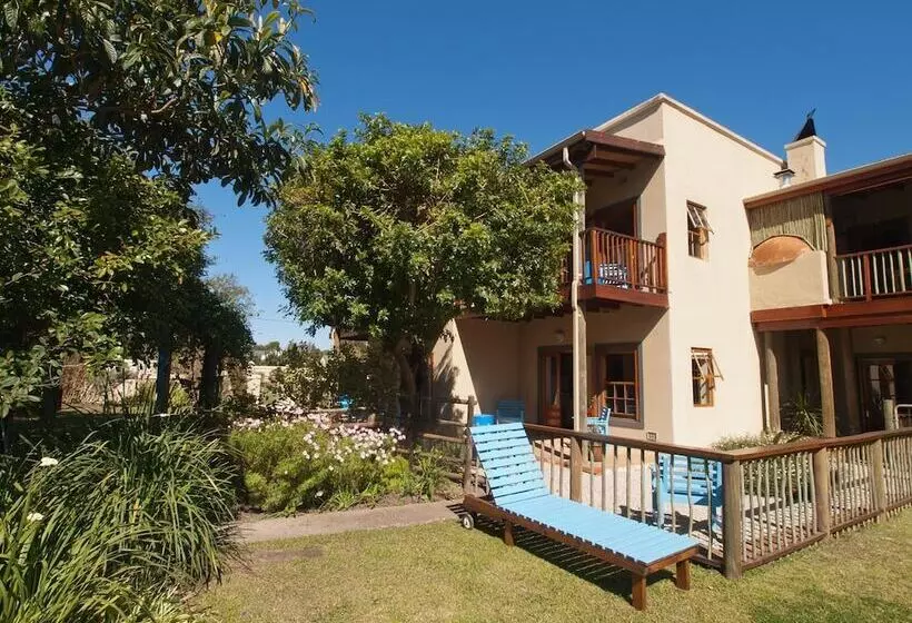 بنسيون At The Woods Guest House