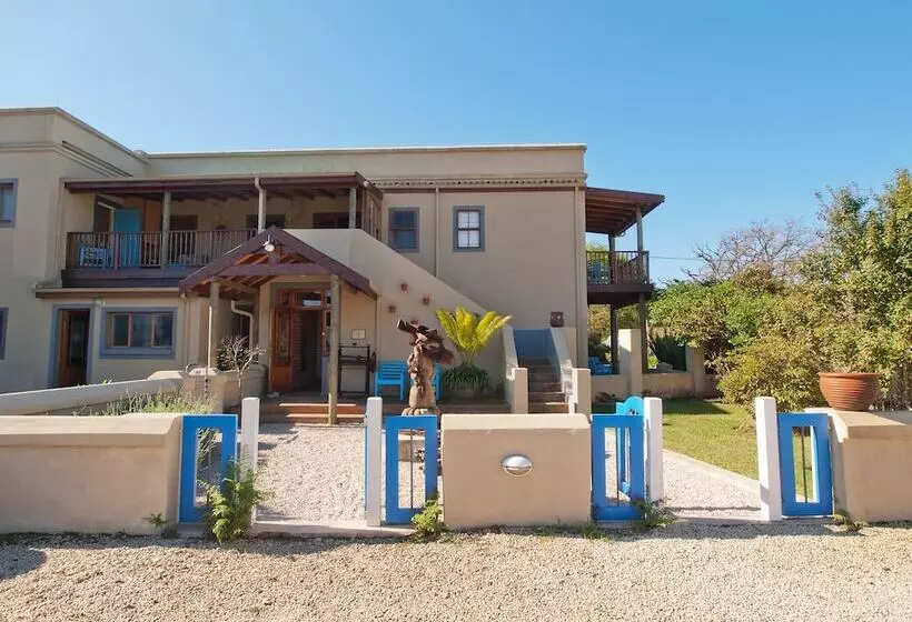 بنسيون At The Woods Guest House