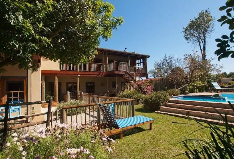 بنسيون At The Woods Guest House