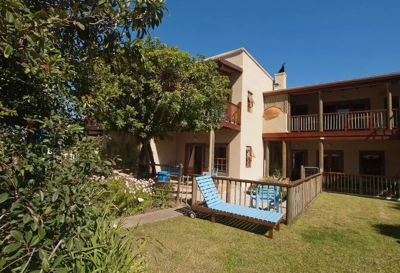 بنسيون At The Woods Guest House