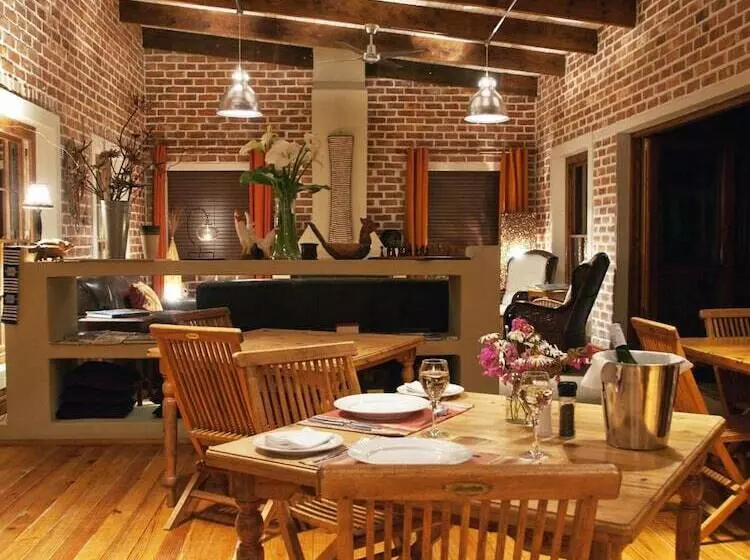 بنسيون At The Woods Guest House