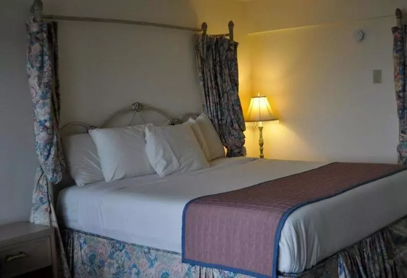 The Diplomat Family Motel