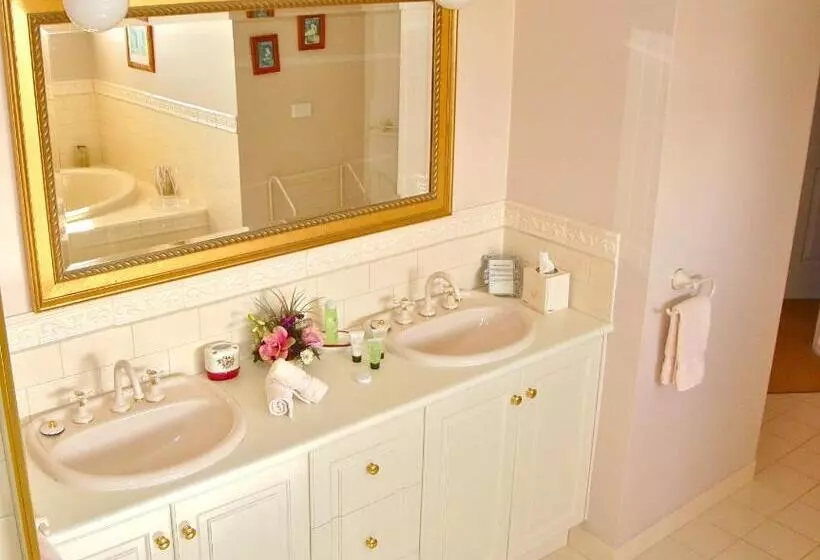 Bed and Breakfast Lanterns Retreats