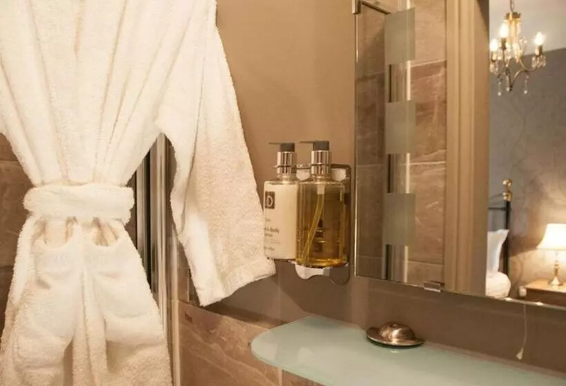 ベッドアンドブレックファースト The Poplars Rooms & Cottages