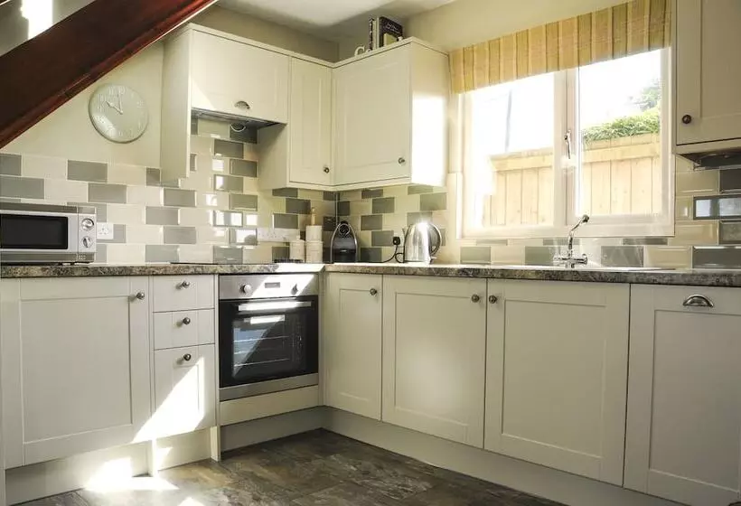 ベッドアンドブレックファースト The Poplars Rooms & Cottages