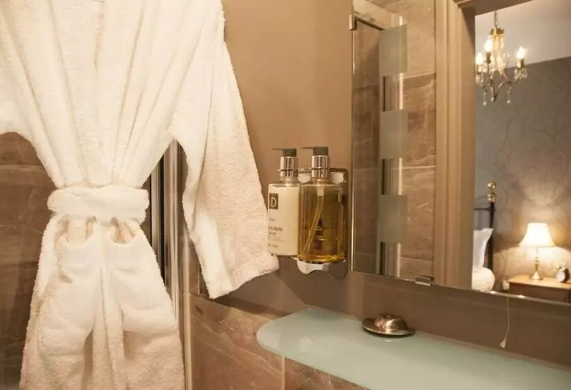 ベッドアンドブレックファースト The Poplars Rooms & Cottages