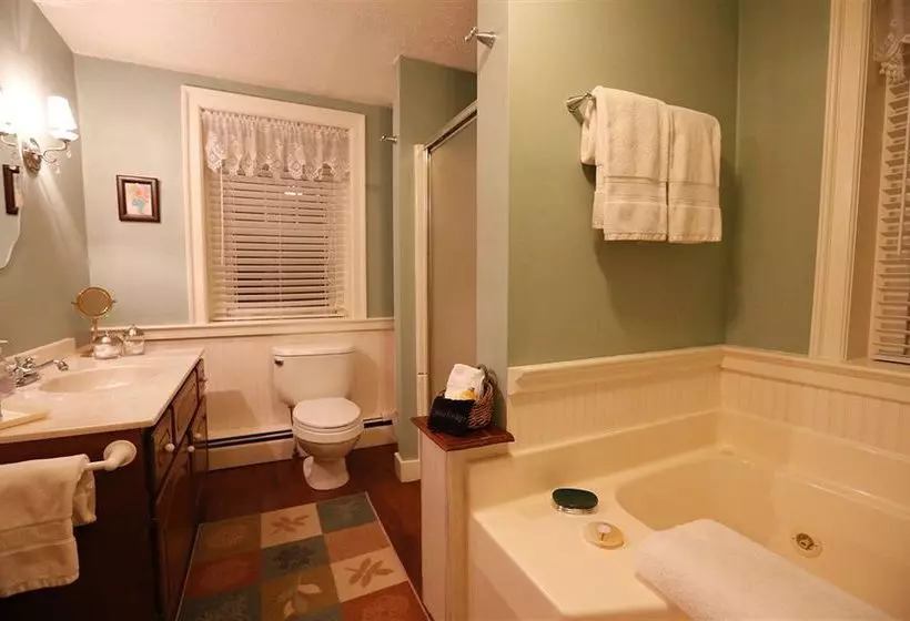 By The Side Of The Road Bed & Breakfast