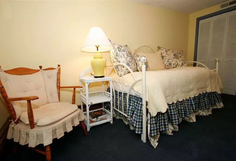 By The Side Of The Road Bed & Breakfast