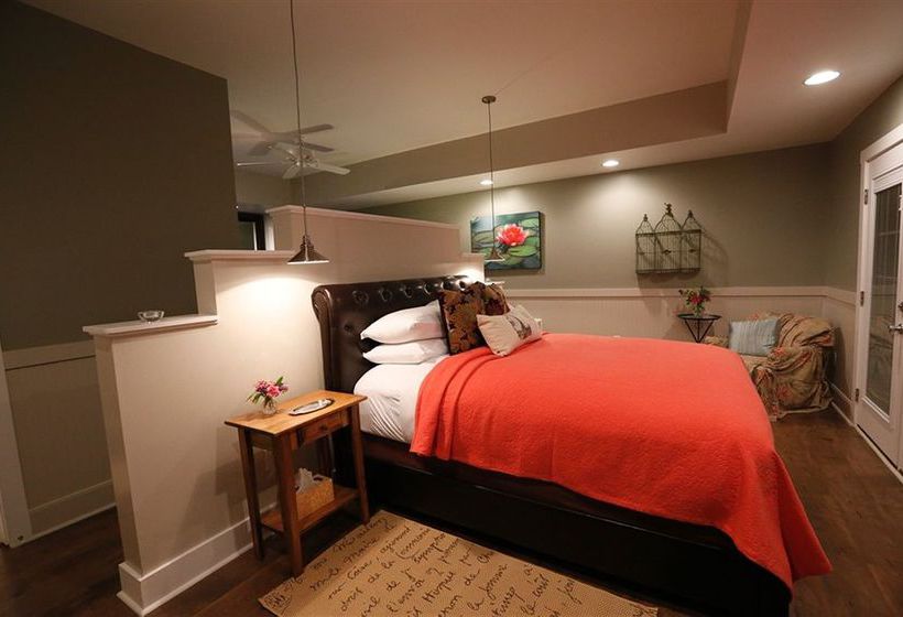 By The Side Of The Road Bed & Breakfast