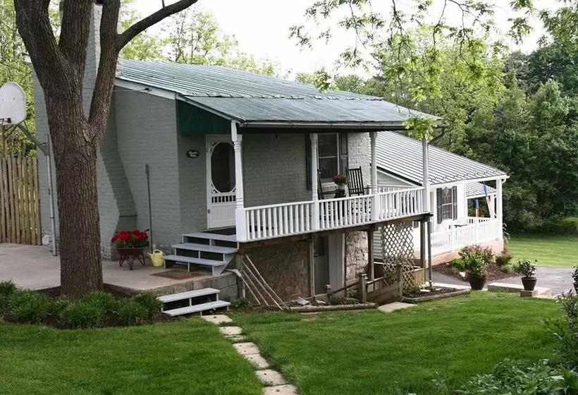 By The Side Of The Road Bed & Breakfast