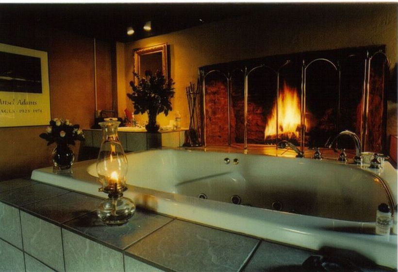 By The Side Of The Road Bed & Breakfast