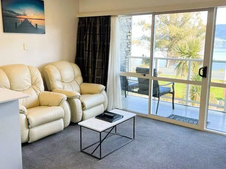 Fiordland Lakeview Motel And Apartments