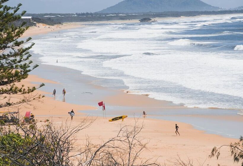 Grand Palais Boolarong Beachside Apartments