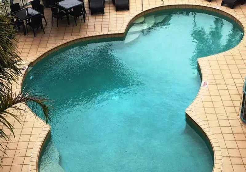 Grand Palais Boolarong Beachside Apartments