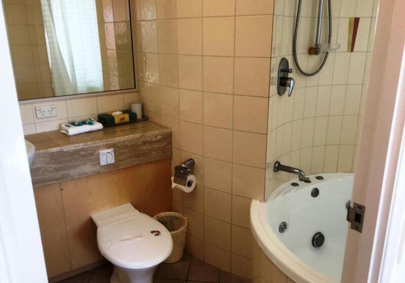 Grand Palais Boolarong Beachside Apartments