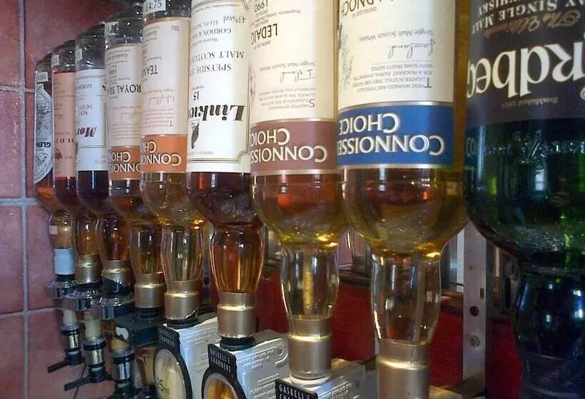 Aurora Hotel & Italian Restaurant