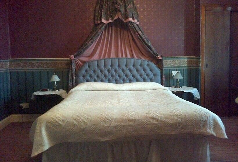 Aurora Hotel & Italian Restaurant