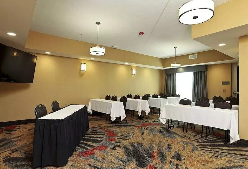 בית מלון כפרי Doubletree By Hilton West Fargo Sanford Medical Center Area