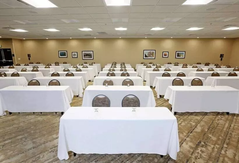 בית מלון כפרי Doubletree By Hilton West Fargo Sanford Medical Center Area