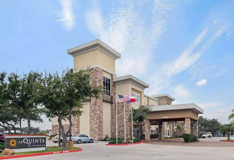 Отель La Quinta By Wyndham Rockport Fulton