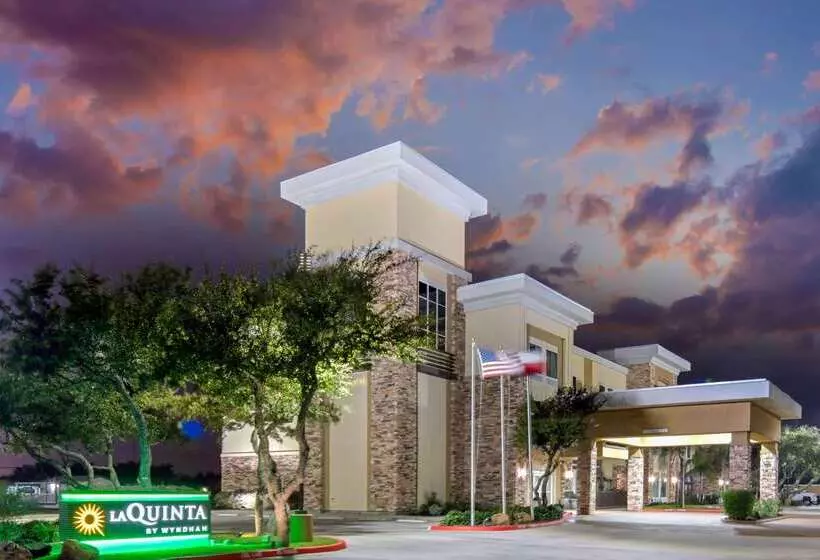 Отель La Quinta By Wyndham Rockport Fulton