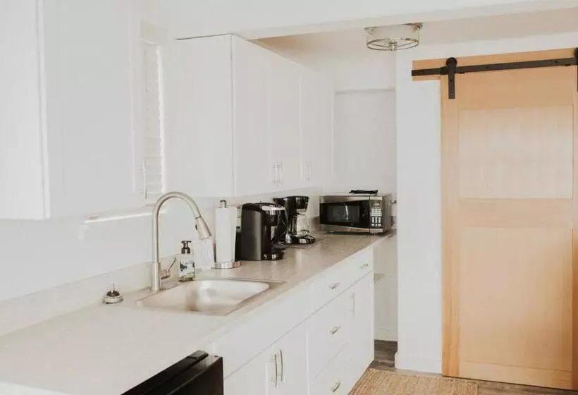 فندق Nye Beach Cottages