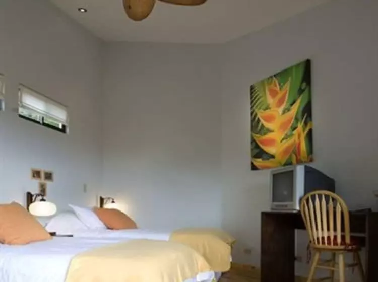 فندق Out Of Bounds