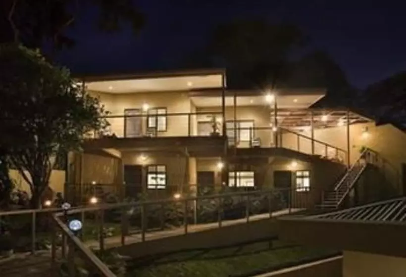 فندق Out Of Bounds