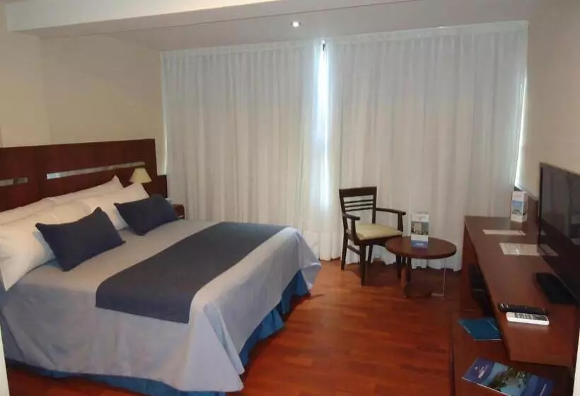 Puerto Amarras Hotel & Suites