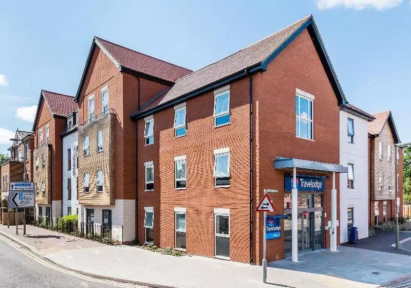 فندق Travelodge Chertsey