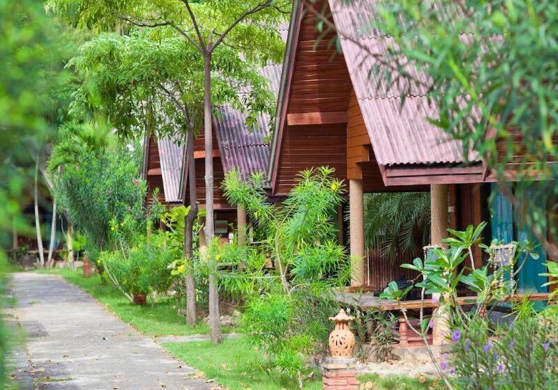 Kaw Kwang Beach Resort