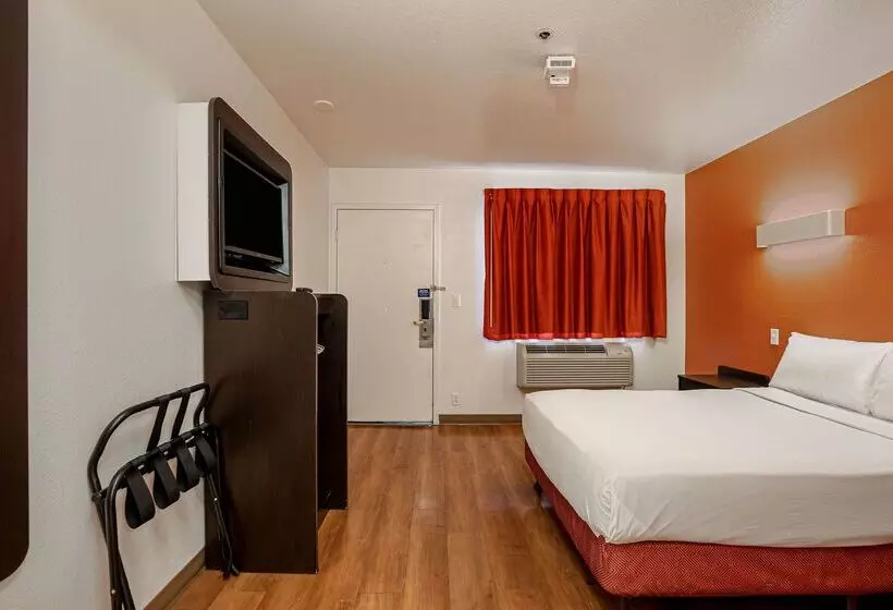 Motel 6temecula, Ca  Historic Old Town